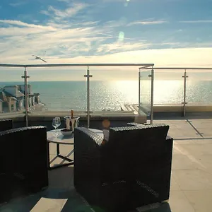 Airhost's Brighton's Diamond Escape With Sea Views Hove